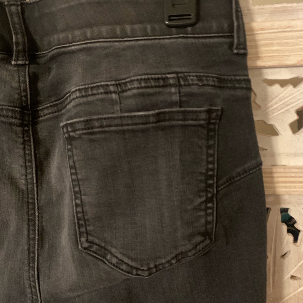 Torrid Premium Black Skinny Distressed Jean; Size: 10 Regular - Picture 7 of 7
